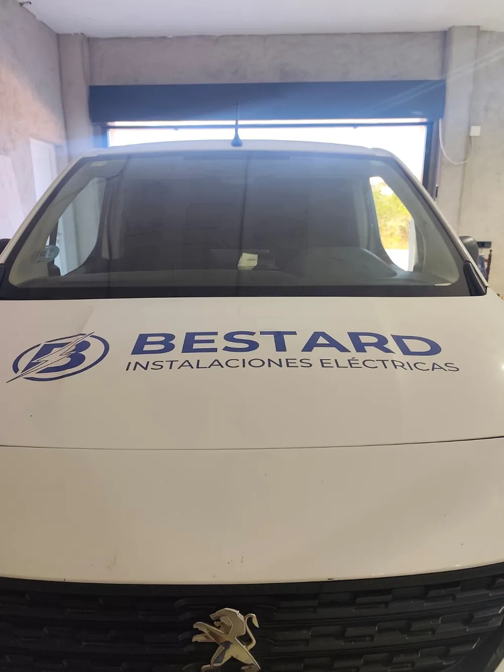 Frontal de vehículo técnico Bestard